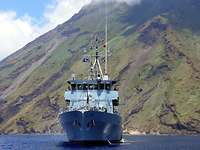 Minenjagdboot Bad Bevensen Das Minenjagdboot Bad Bevensen vor dem Stromboli in Italien